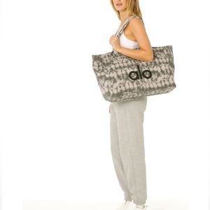 ALO GREY GRAY BLACK TIEDYE GYM EVERYDAY CARRY ALL TOTE CANVAS BAG NEW